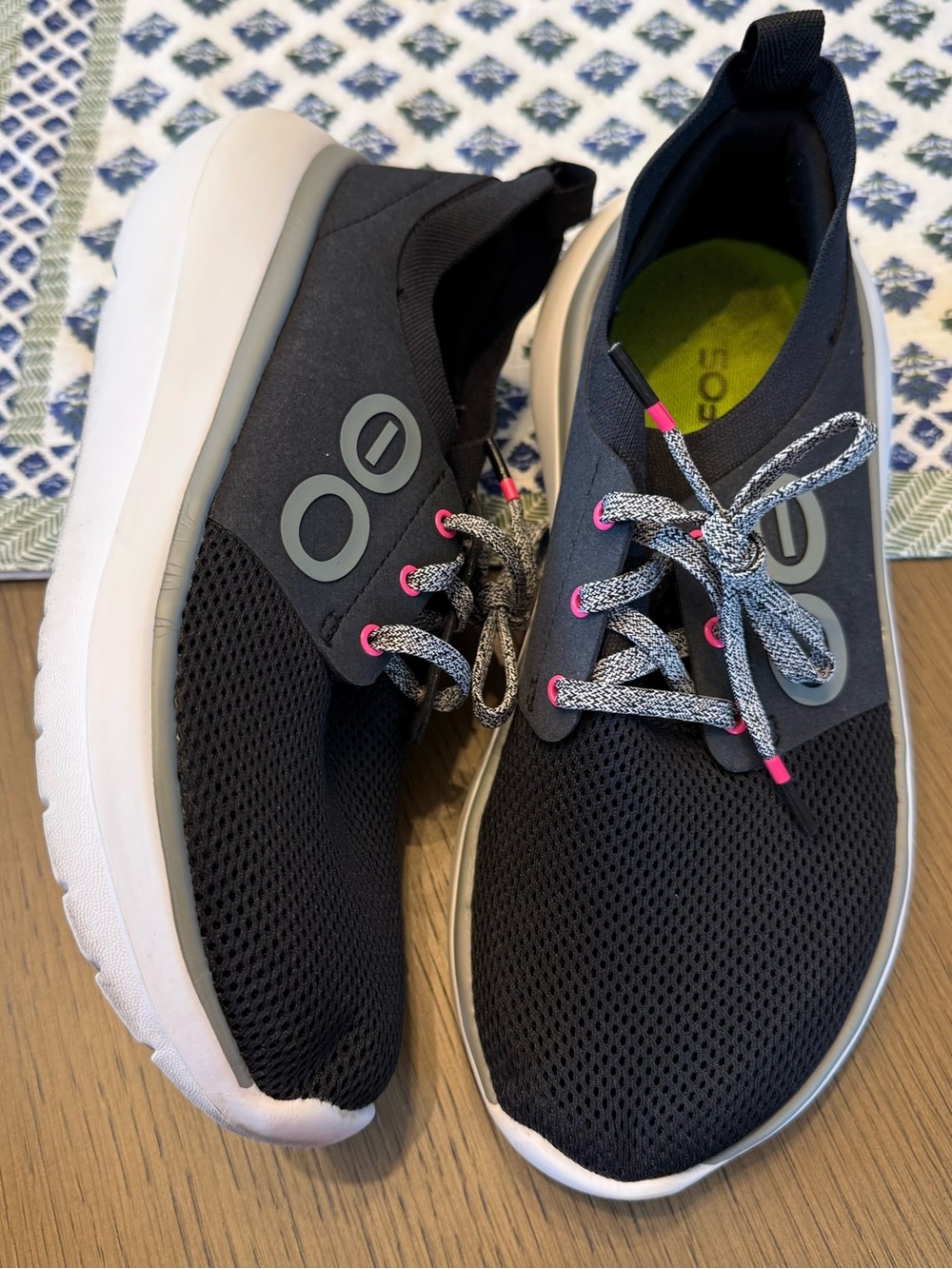 7.5 OOFOS OOmy Stride Walking Shoes Sneakers Women’s Black Recovery Orthotic